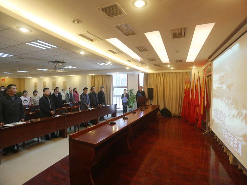 全體起立，齊唱《南泥灣》.JPG